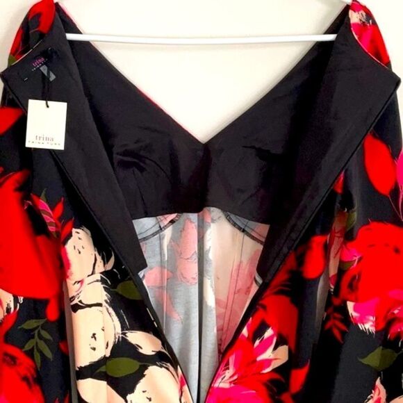 TRINA TURK NWT BRIGHT FLORAL BELL SLEEVES V NECK DRESS SIZE 6 - Picture 10 of 10